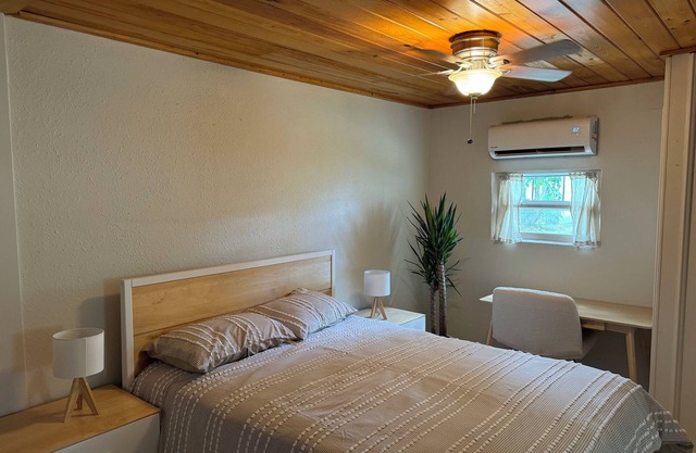 Cozy 1-bedroom apartment in beautiful St. Petersburg accross from the water