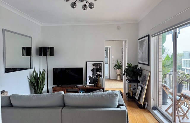 Cozy 1 bedroom apartment in the bayside Sydney suburb of Gladesville