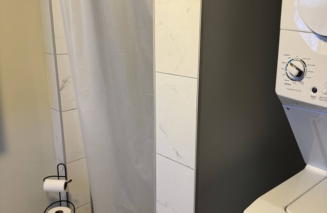 Cozy 1 bedroom apartment, 7 minutes away from the French Quarter!
