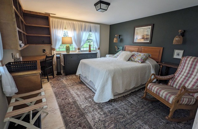 Cozy 1-bedroom apartment with WiFi, AC in enjoyable Springfield