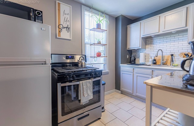 Cozy 1-bedroom apartment in charming Pittsburgh with WiFi, AC