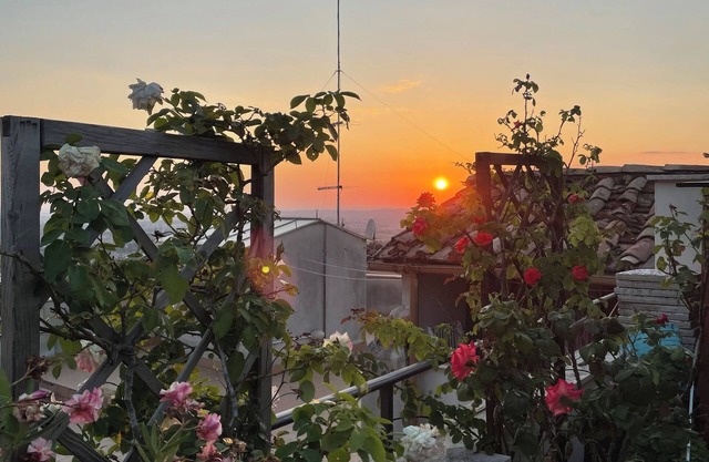 Cozy 1-bedroom apartment in welcoming Tivoli with WiFi, AC, awesome view