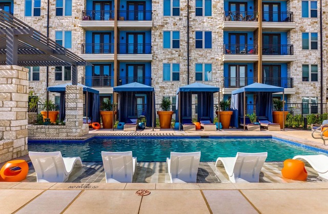 Cozy 1-bedroom apartment in delightful Addison with fitness room, WiFi