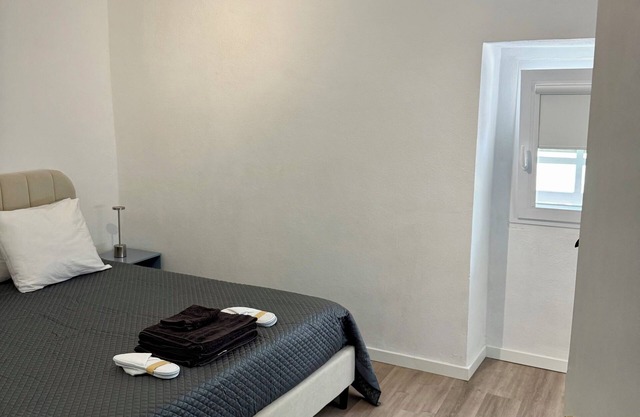 Cozy 1-bedroom apartment with AC, WiFi in welcoming Guarda