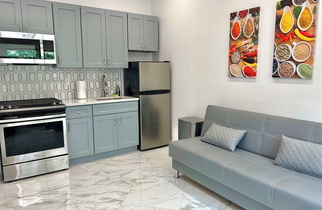 Cozy 1-Bedroom Apartment 15 Minutes To Manhattan!