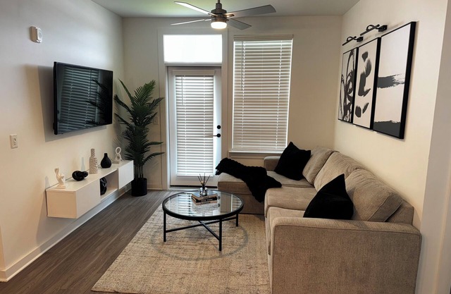 Cozy 1-bedroom apartment in charming with AC, WiFi, fitness room