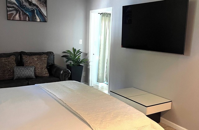 Cozy 1-bedroom Apt with WiFi and beautiful backyard view