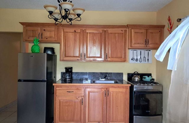 Cozy 1-Bedroom Cottage with Peaceful Garden Patio