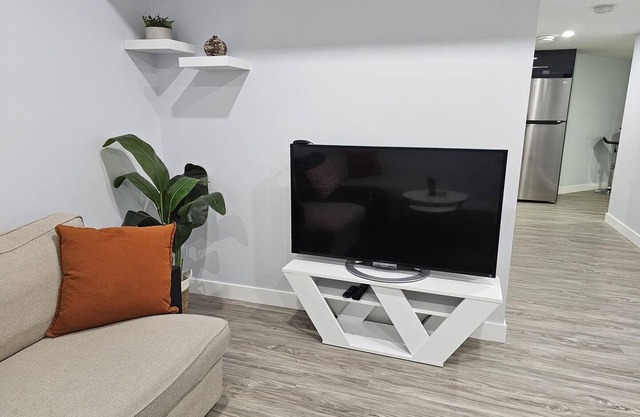 Cozy 1 Bedroom Guest Suite