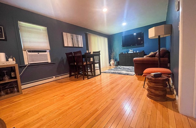 Cozy 1-bedroom guest suite in lovely Beacon with AC, WiFi