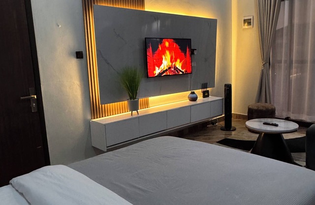 Cozy 1-bedroom Studio apartment in charming Kampala with WiFi, AC and Netflix