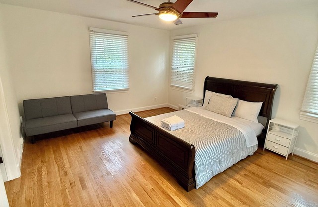 Cozy 1-bedroom townhome in Bethesda nr NIH and Metro