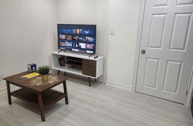 Cozy 1 bedroom unit - Well spaced & free parking.