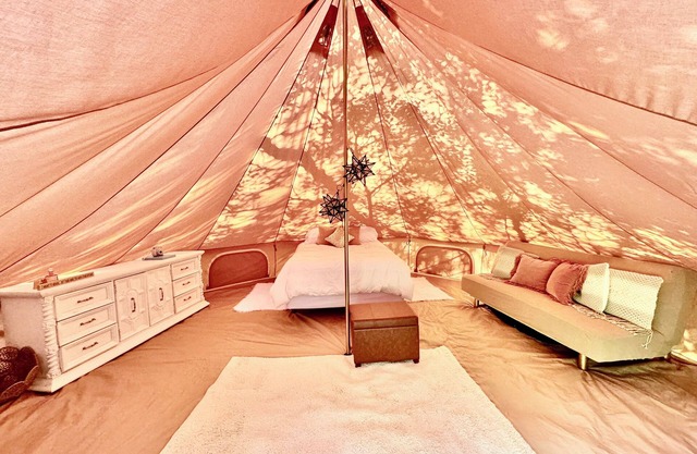 Cozy 1-bedroom Yurt Camping in Wilson