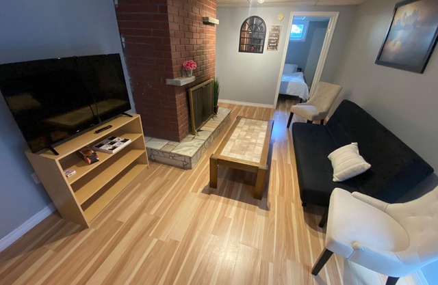 COZY 13 MIN HOME NEAR NIAGRA FALLS!