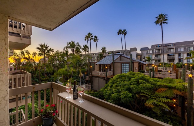 Cozy 1BR Condo-Ocean View Bliss!
