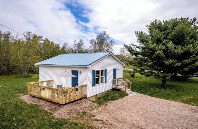 Cozy 1BR Home on 1 Acre | Furnished | All-Inclusive Monthly