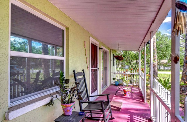 Cozy 1BR Retreat w/Porch – Near Beaches & Airport