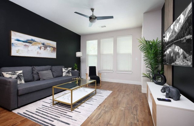 Cozy 1BR-Southtown Near Rvrwalk, Dome & Conv
