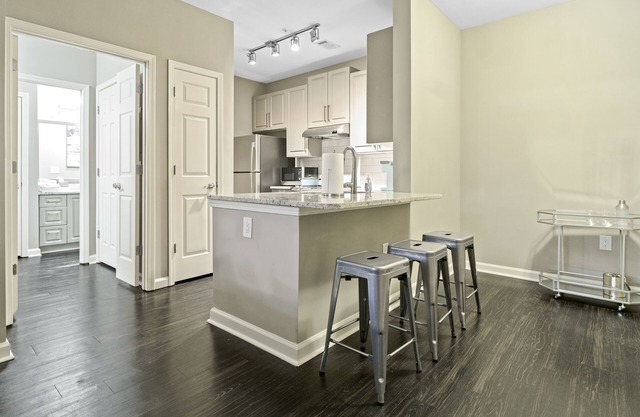 Cozy 1BR Suite in Great location !
