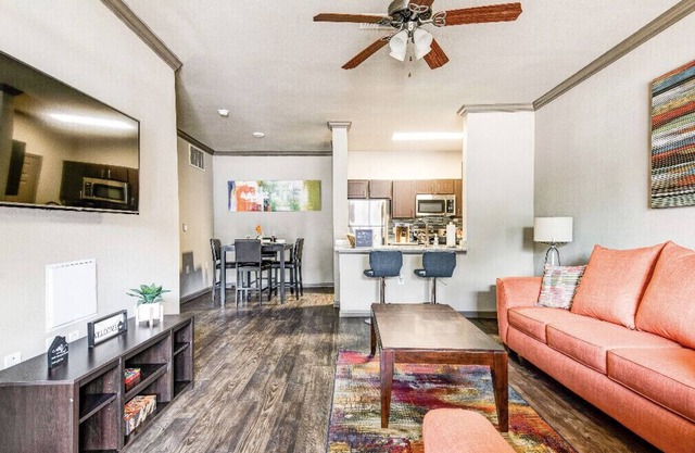 Cozy 1BR w/King bed 10 min. to Market St w/dining, shopping, waterway, & more!