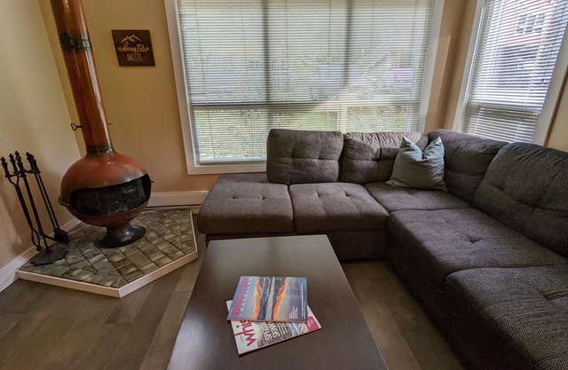 Cozy 1BR Walk to Gondola, Sleep 4, Free Parking