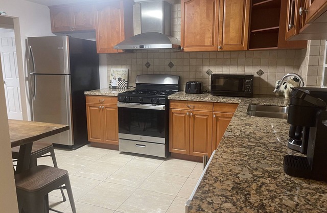 Cozy 2 Acre Home Sleeps 8
