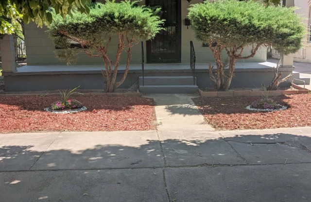 Cozy 2 BDR Home Near Colorado State fairgrounds.