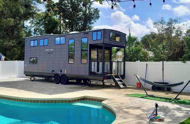 Cozy 2 bed/ 1 bath Poolside Tiny Home