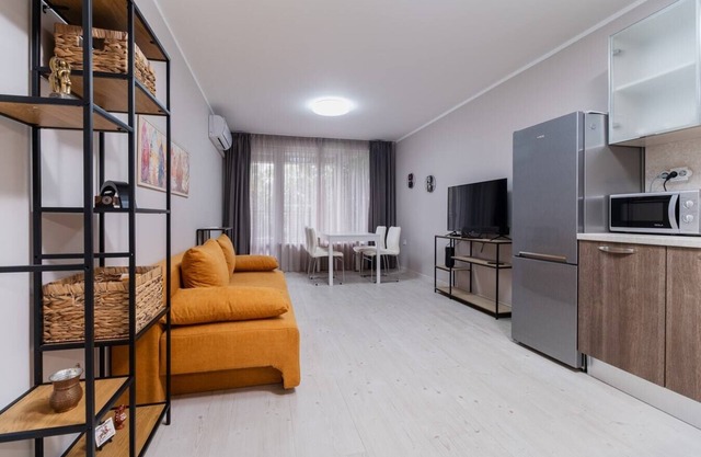 Cozy 2-bed Apartment