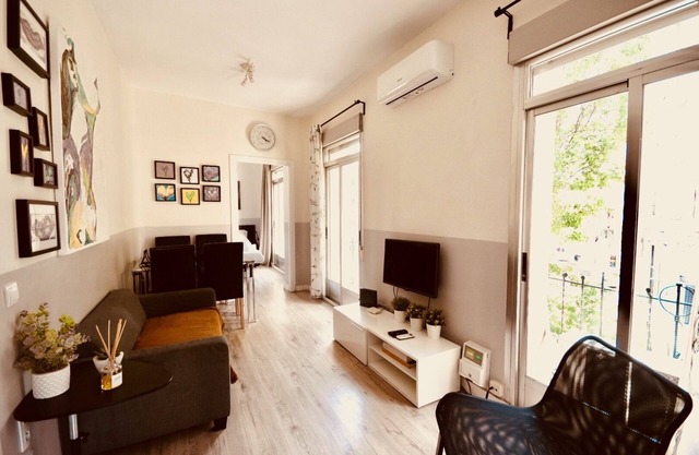 Cozy 2-Bed Apartment Near the Center