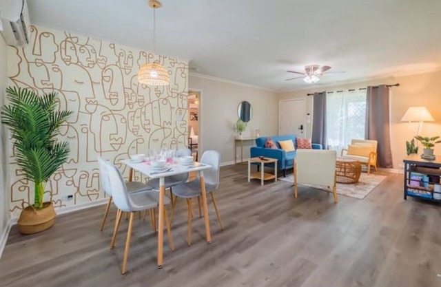 Cozy 2 bed near Downtown with backyard & firepit