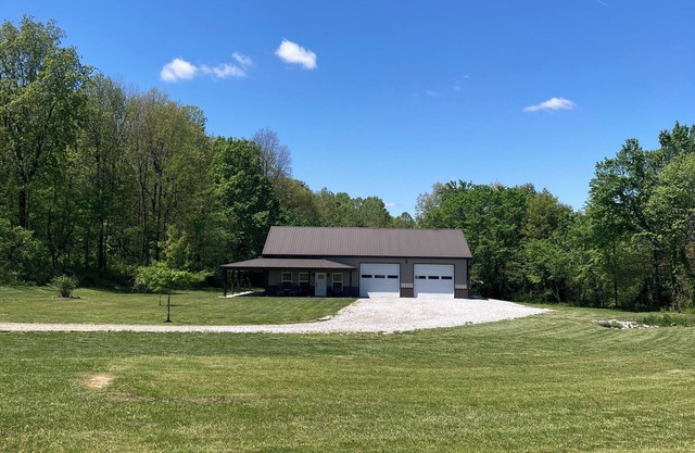 Cozy 2 bed room, 2 bath barndominium.
