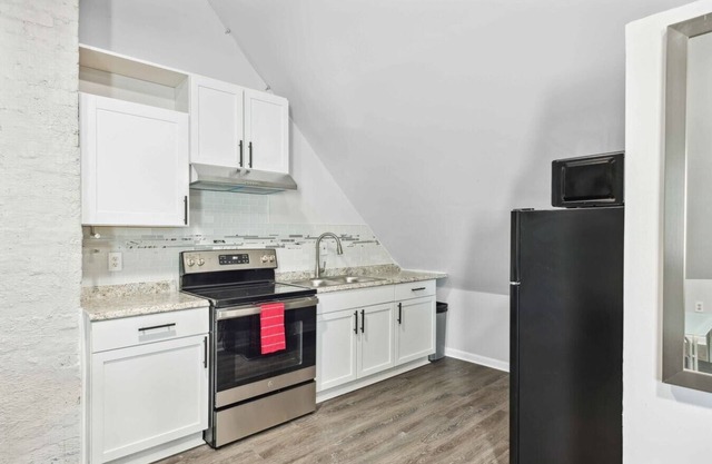 Cozy 2-bed Urban Retreat in Downtown Detroit, Private