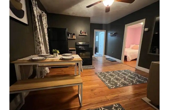 Cozy 2 Bed W/FREE Parking in ❤️ of Little Italy
