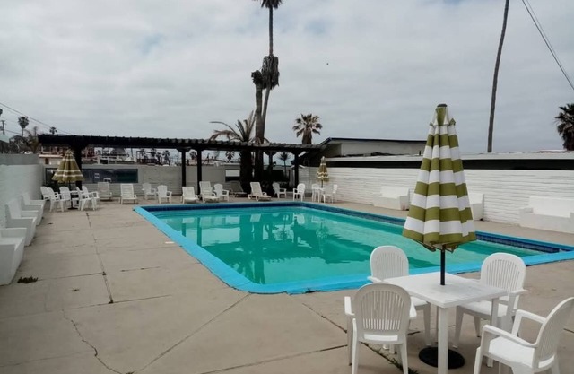 Cozy 2-bedroom house in Rosarito with WiFi, beach access and swimming pool