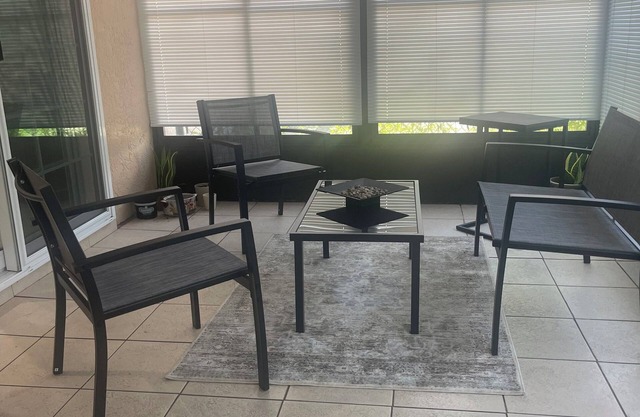 Cozy 2-bedroom 2 Bath condo close to Downtown Kissimmee.