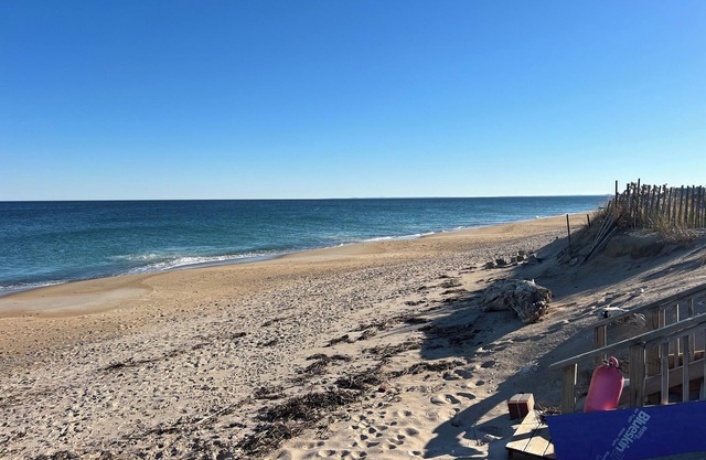 Cozy 2-bedroom apartment in charmingSalisbury with WiFi, AC. Right on the beach