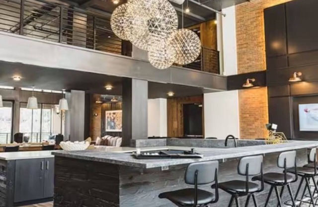 Cozy 2-bedroom apartment in amazing Atlanta near BRAVES with fitness room, WiFi