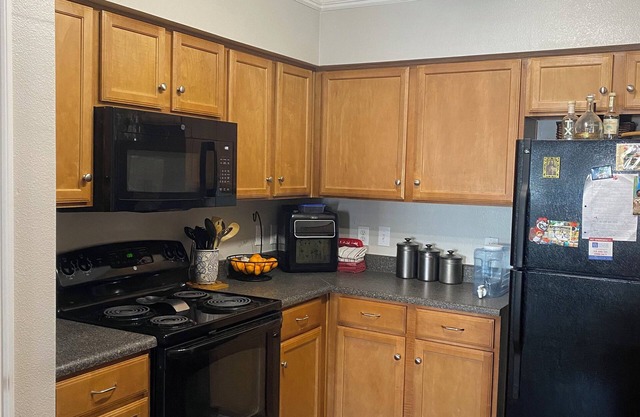 Cozy 2-bedroom apartment in welcoming Cypress with WiFi, AC