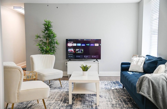 Cozy 2-Bedroom Apartment Minutes from Downtown