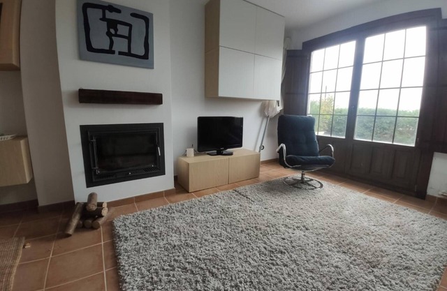 Cozy 2-Bedroom Apartment with Sofa Bed Near Jaca - Sleeps 6