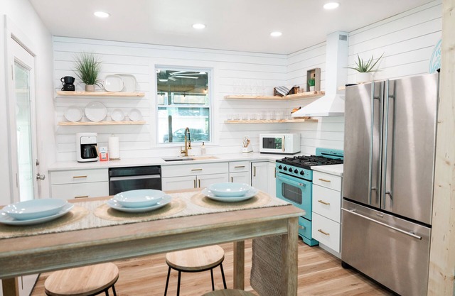 Cozy 2 Bedroom Beach Cottage