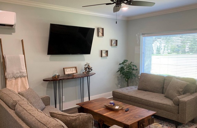 Cozy 2 bedroom bungalow