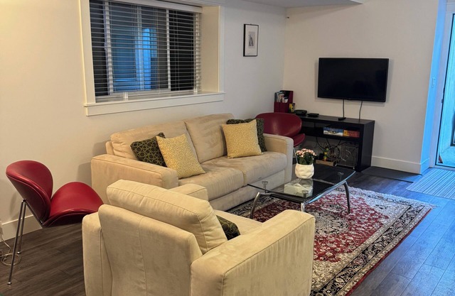 Cozy 2 bedroom basement suite in North Vancouver