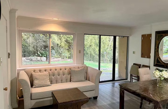 Cozy 2-Bedroom Suite in Prestigious West Vancouver