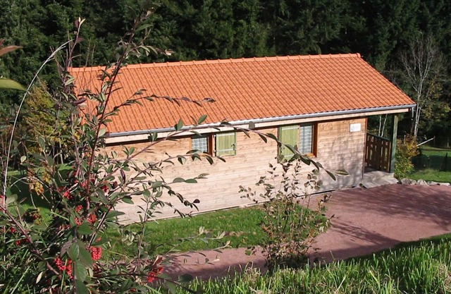 Cozy 2-Bedroom Chalet with Terrace in Scenic Village, Pet-Friendly and Fully Equipped