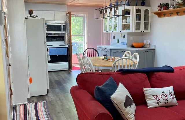 Cozy 2 Bedroom Cottage On Jack's Lake In Golden Valley, On