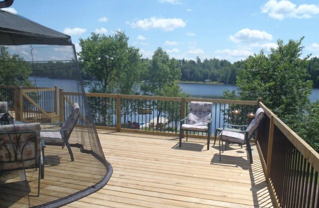 Cozy 2 Bedroom Cottage On Jack's Lake In Golden Valley, On