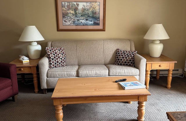 Cozy 2-bedroom condo in beautiful Laconia near Weirs Beach